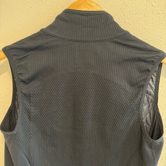 Athleta Lightweight Layering Vest - Picture 4 of 10